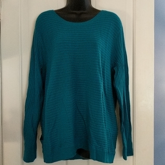 New York & Company Sweaters - 💐 Open back New York & company sweater